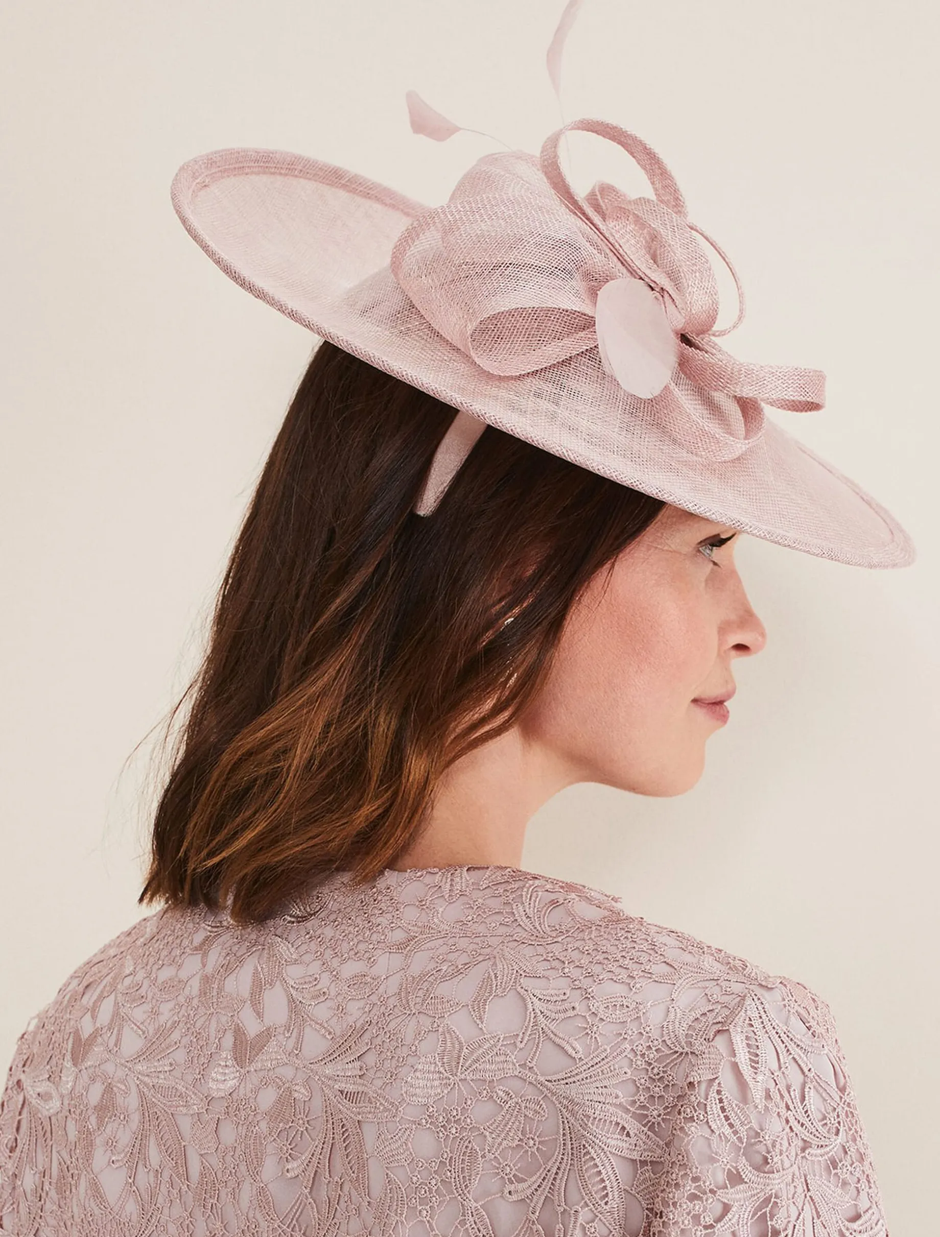 Bow And Feather Disc Fascinator