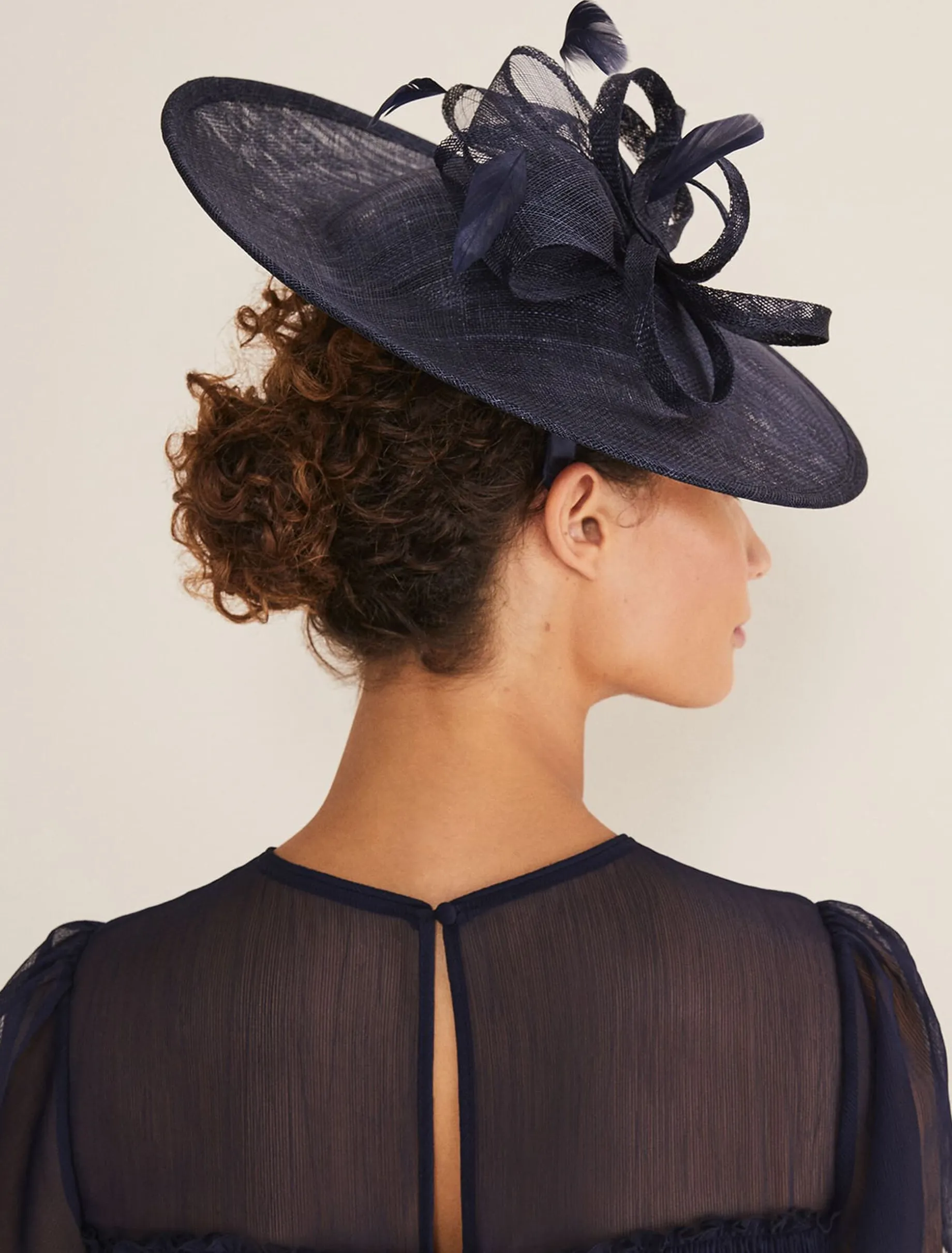 Bow And Feather Disc Fascinator