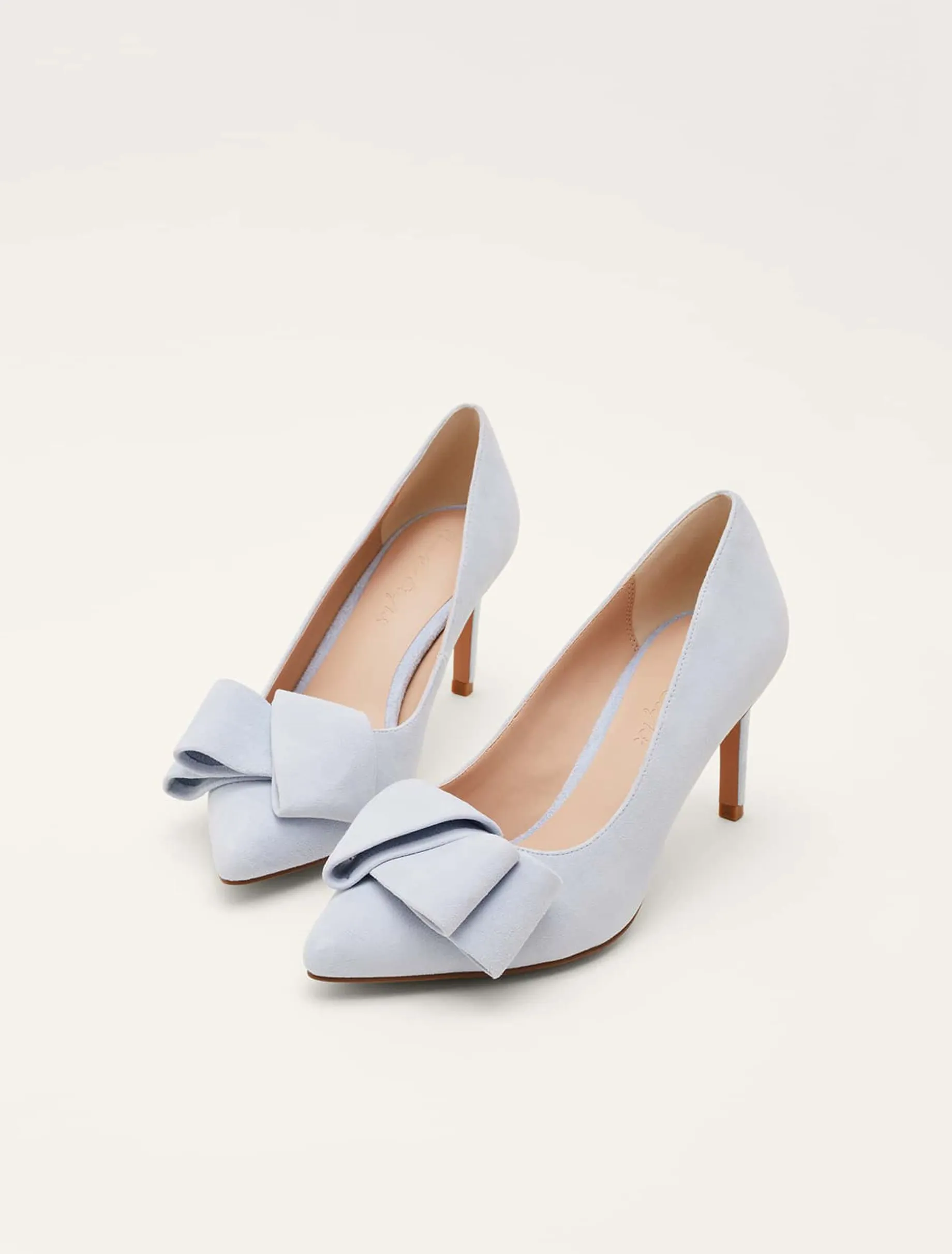 Bow Front Court Shoe