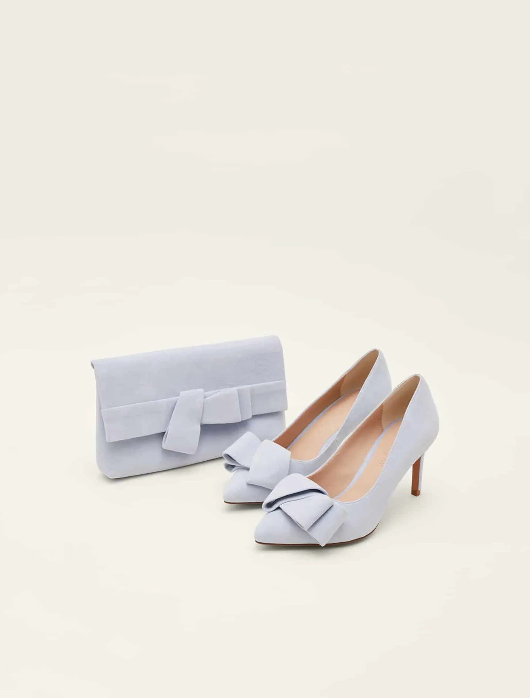 Bow Front Court Shoe