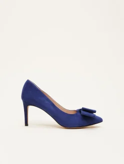Bow Front Court Shoe