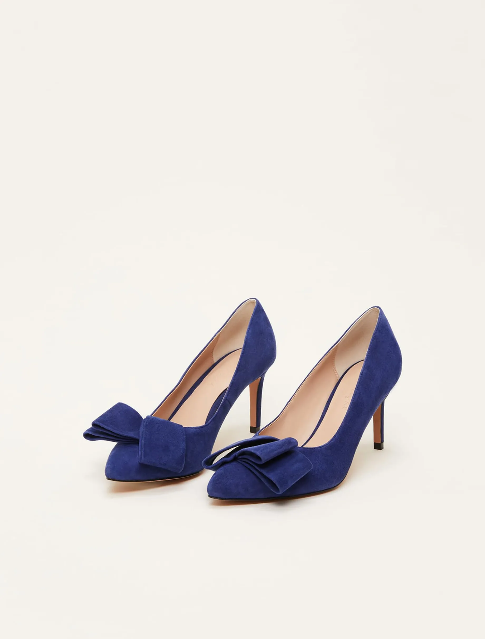 Bow Front Court Shoe