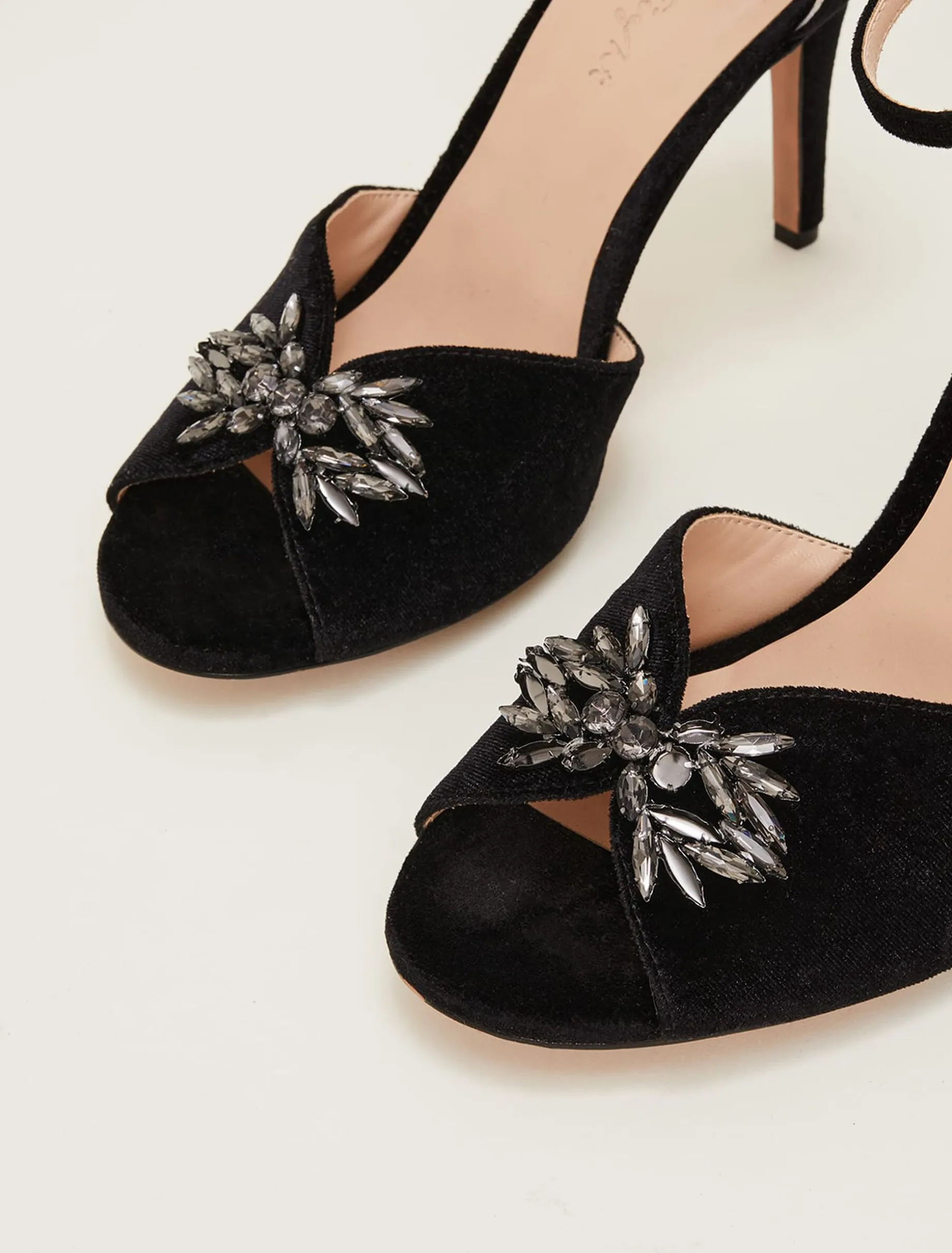 Jewel Front Velvet Sandal