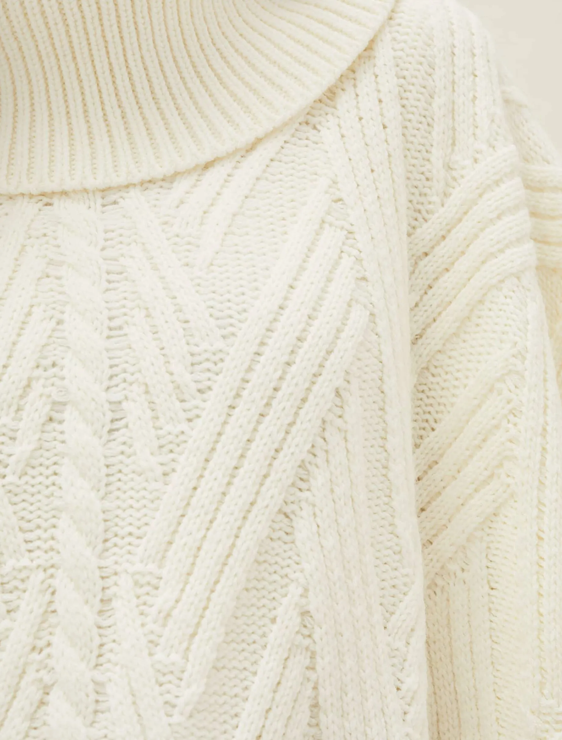 Melly Cable Knit Cape