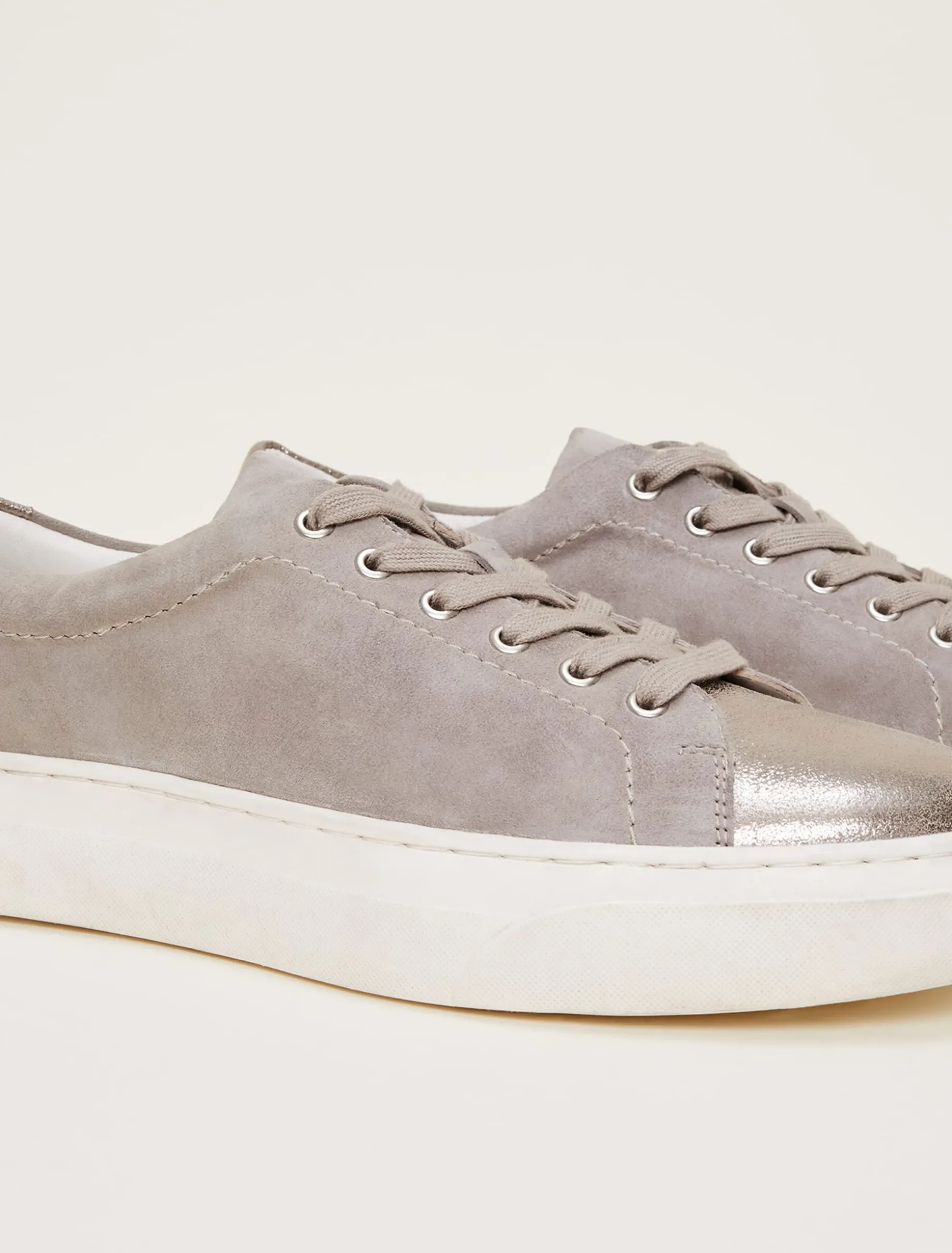 Metallic Trainer
