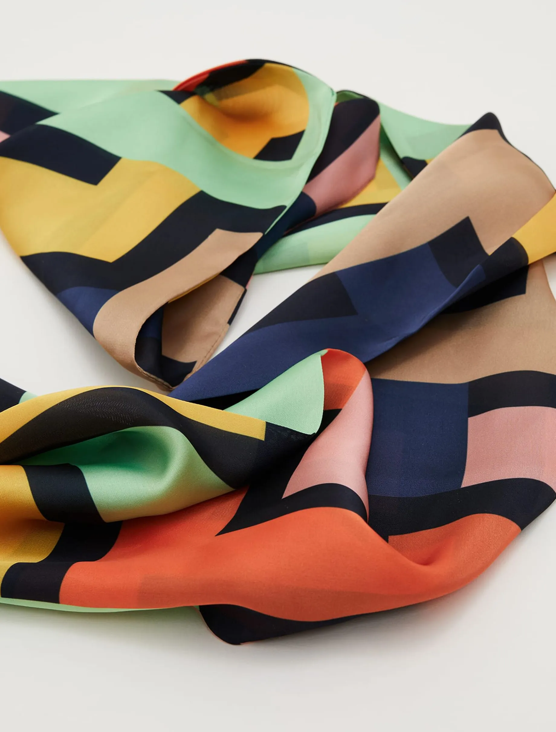 Milano Geo Lightweight Scarf