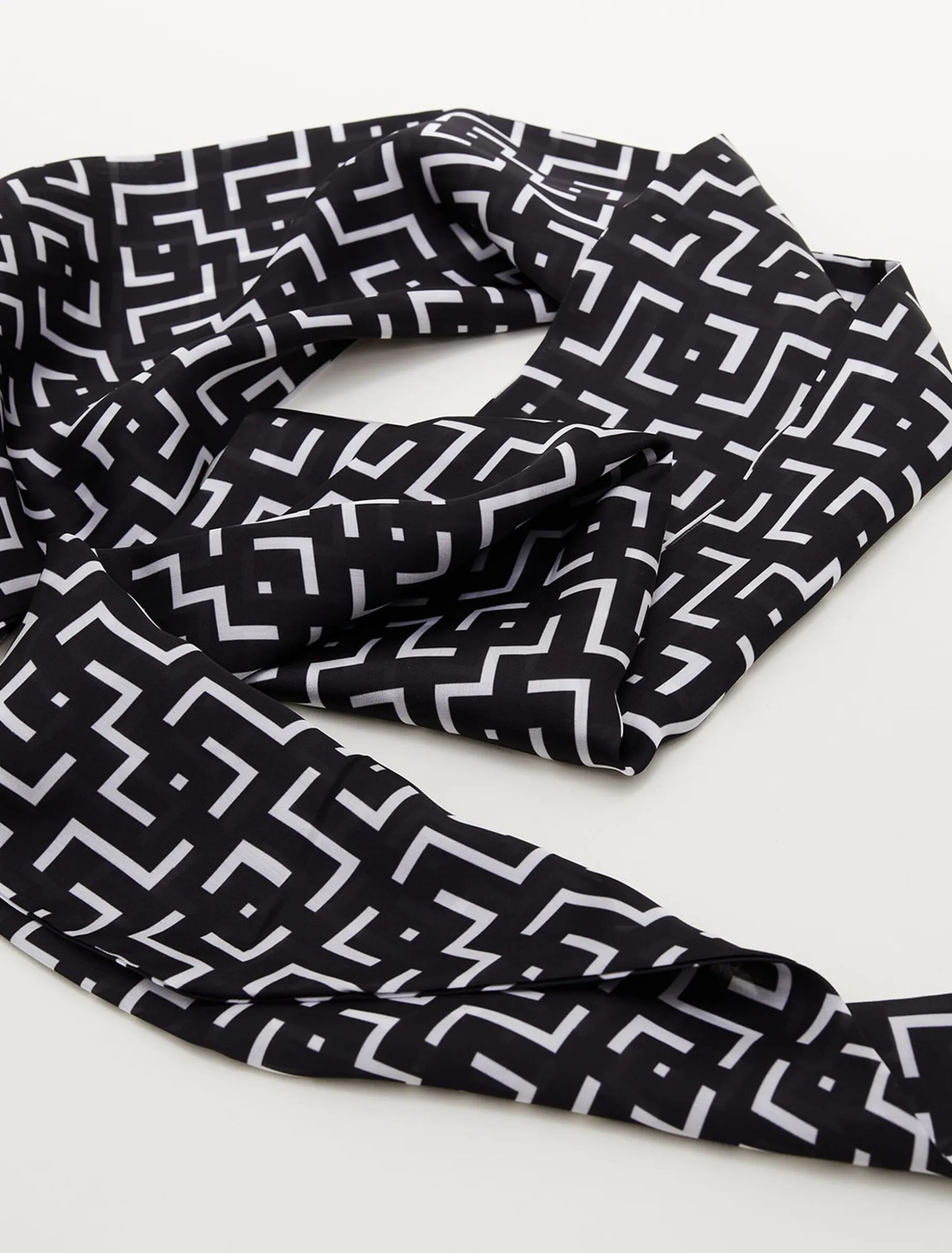 Mono Geo Lightweight Scarf
