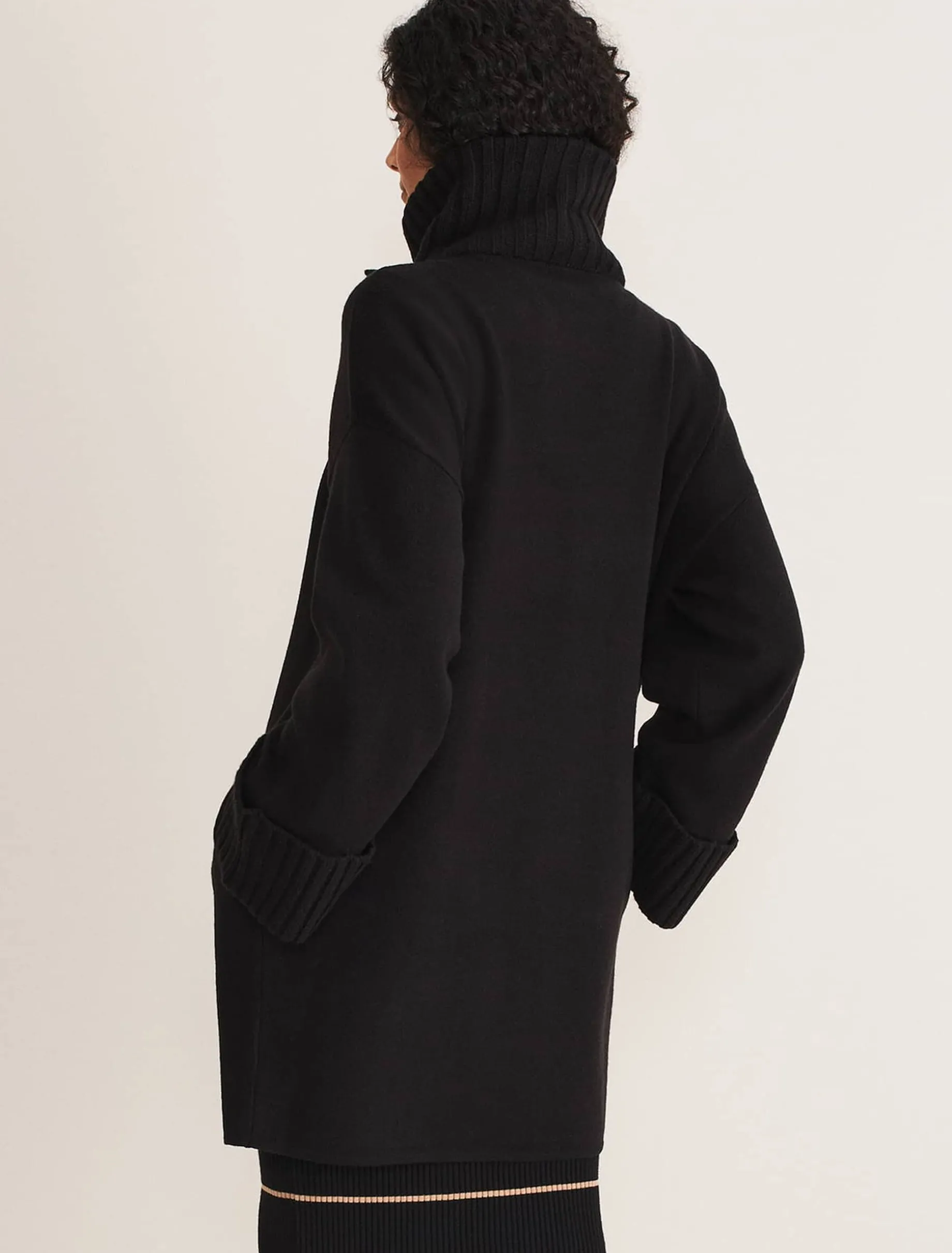 Seama Buckle Trim Knit Coat