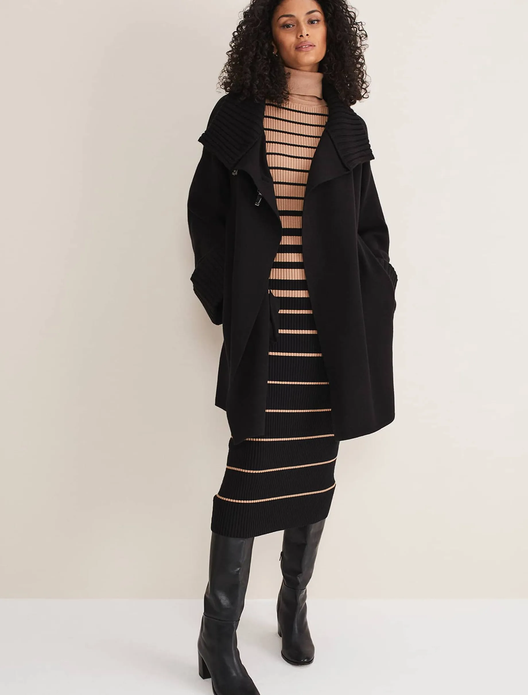 Seama Buckle Trim Knit Coat