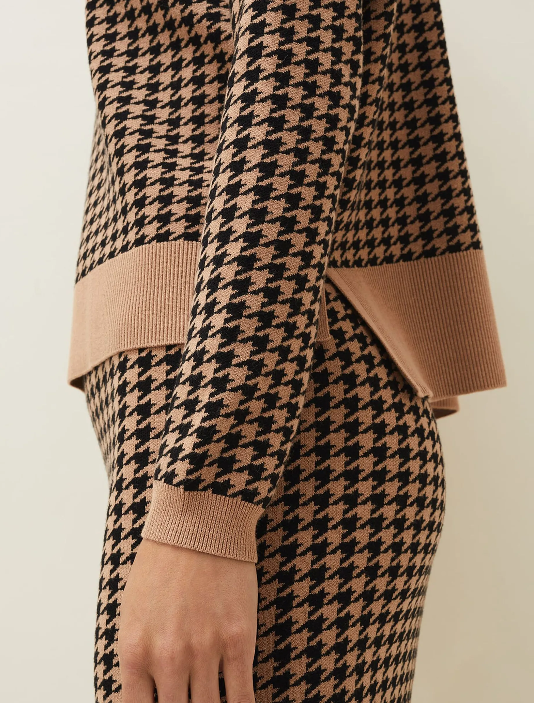 Soph Dogtooth Knitted Co-Ord Skirt