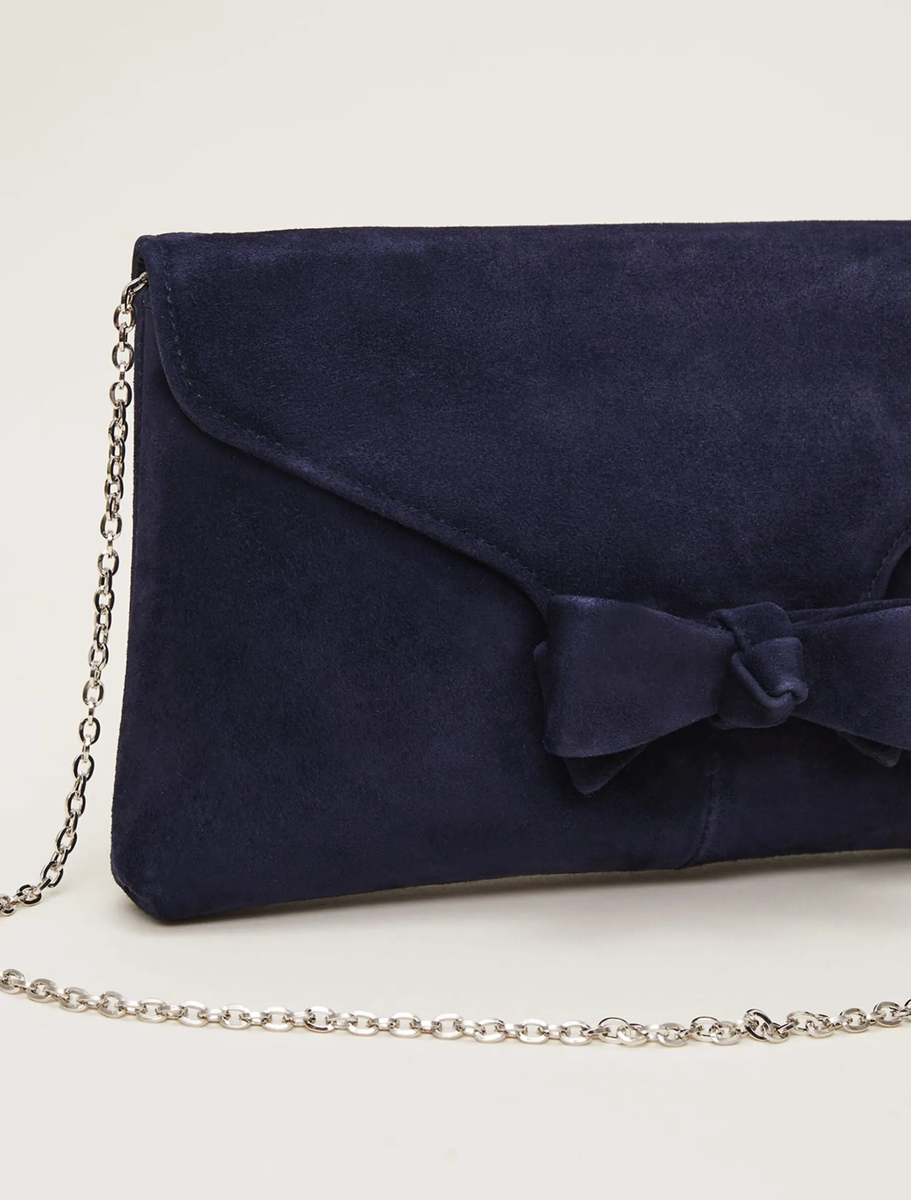 Structured Bow Clutch