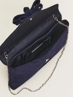Structured Bow Clutch
