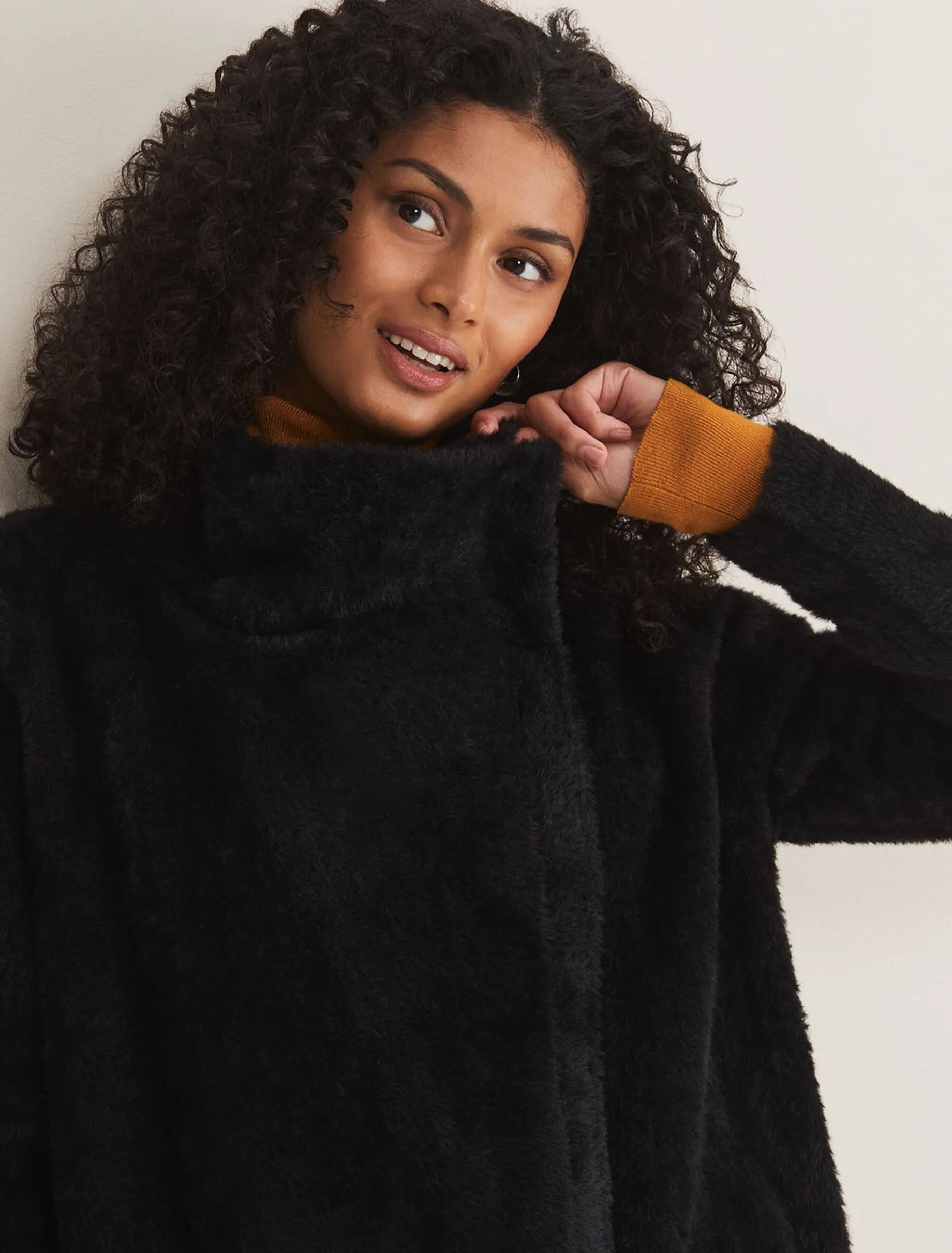 Vivenne Fluffy Short Knit Jacket